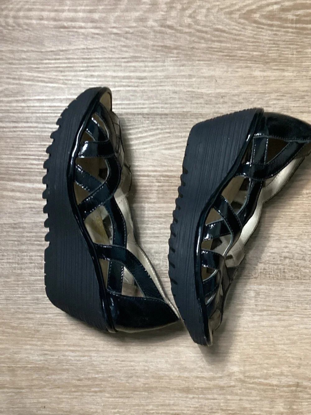 FLY London Black Patent Leather Cutout Open-Toe US 6.5-7 EUR 37 #P50071811 2.5”